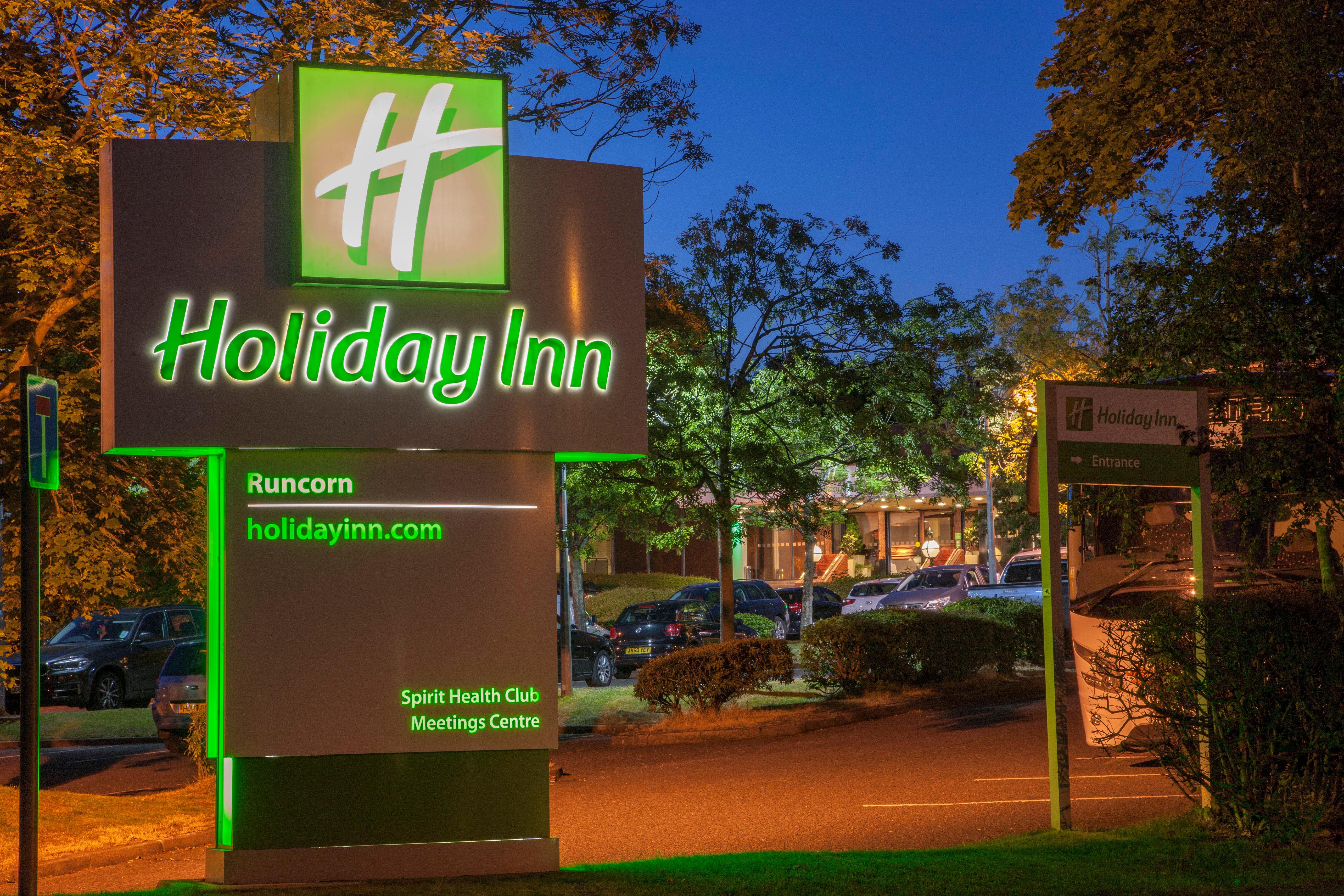 Holiday Inn Runcorn M56 Junction 12 By Ihg Экстерьер фото