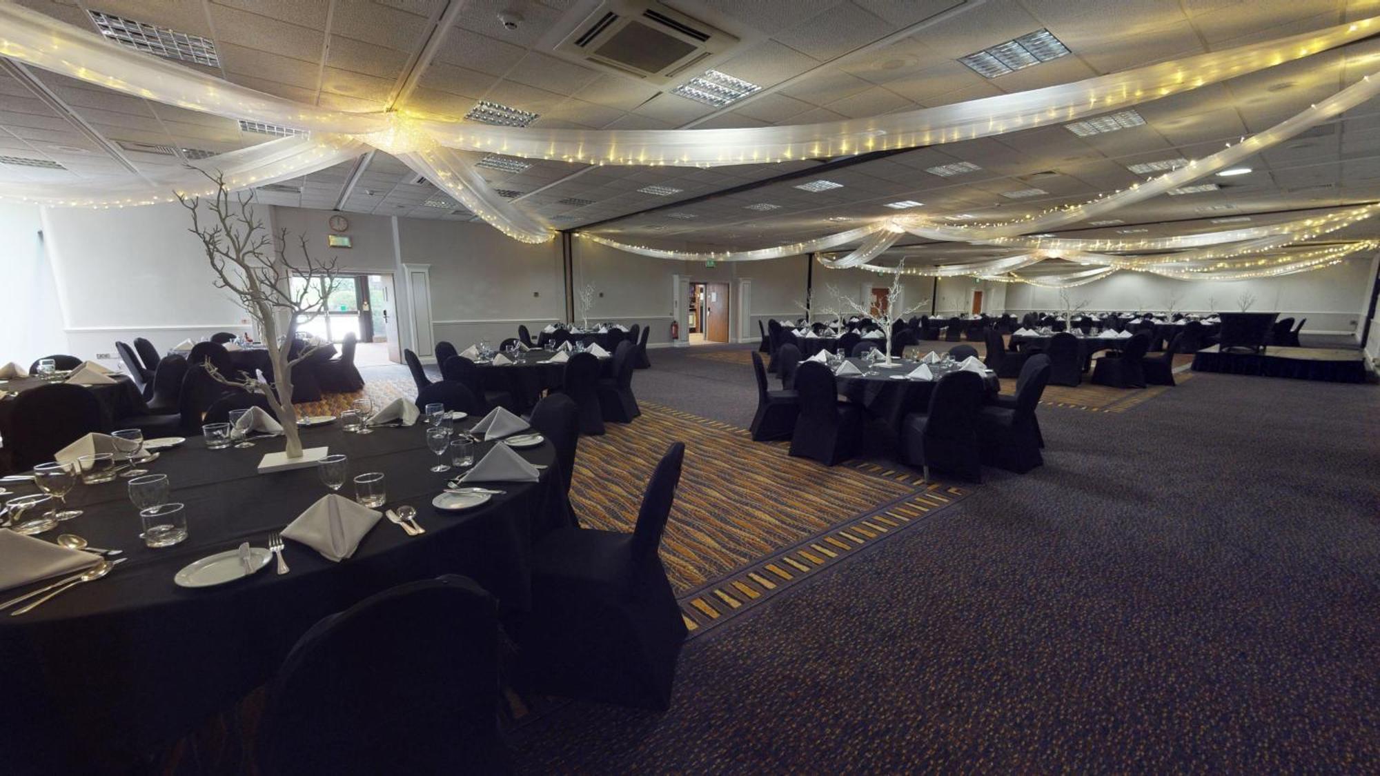 Holiday Inn Runcorn M56 Junction 12 By Ihg Экстерьер фото